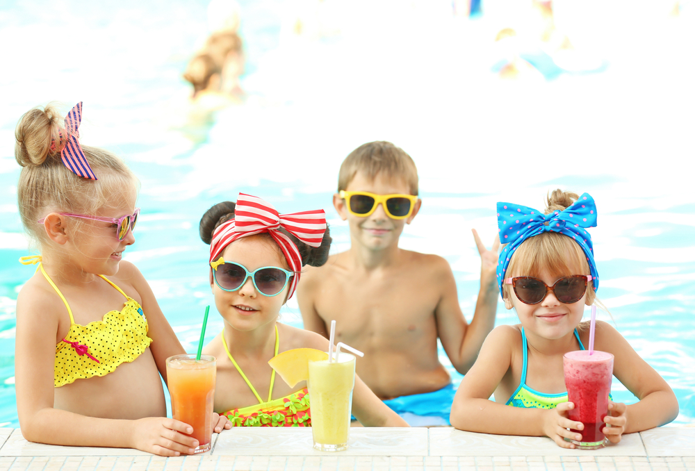 kids in pool drinking fruit drinks